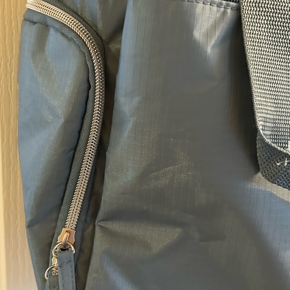 DSW  Blue Gym Bag Nylon-Top zip closure 17" L x 7½" W x 12" H NEW - Picture 9 of 9